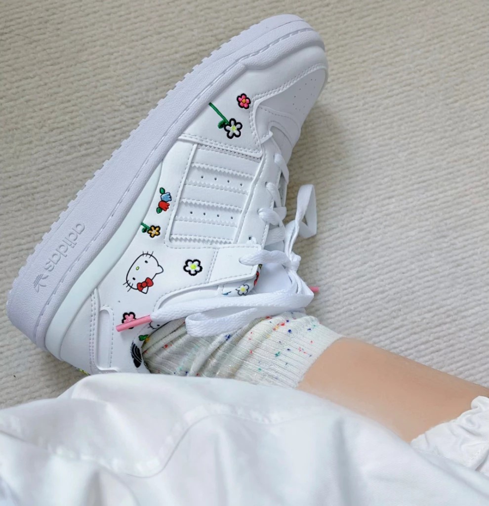 Giày Adidas x Hello Kitty Forum Low Cloud White Core Black IG030 7