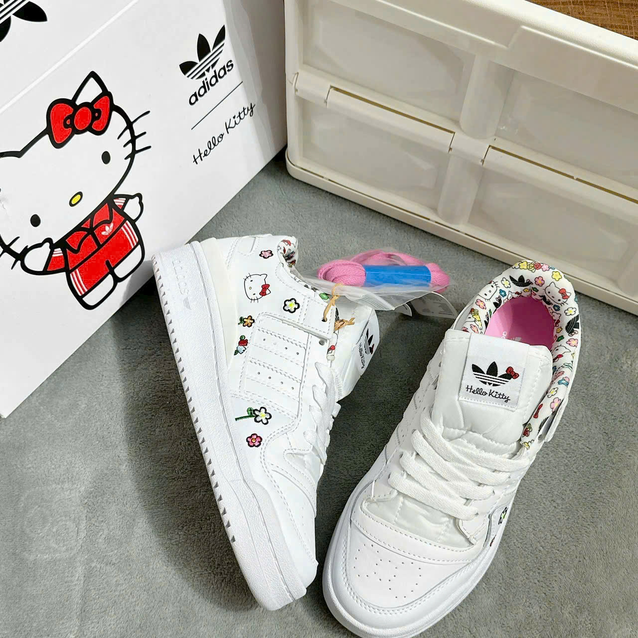 Giày Adidas x Hello Kitty Forum Low Cloud White Core Black IG030 11