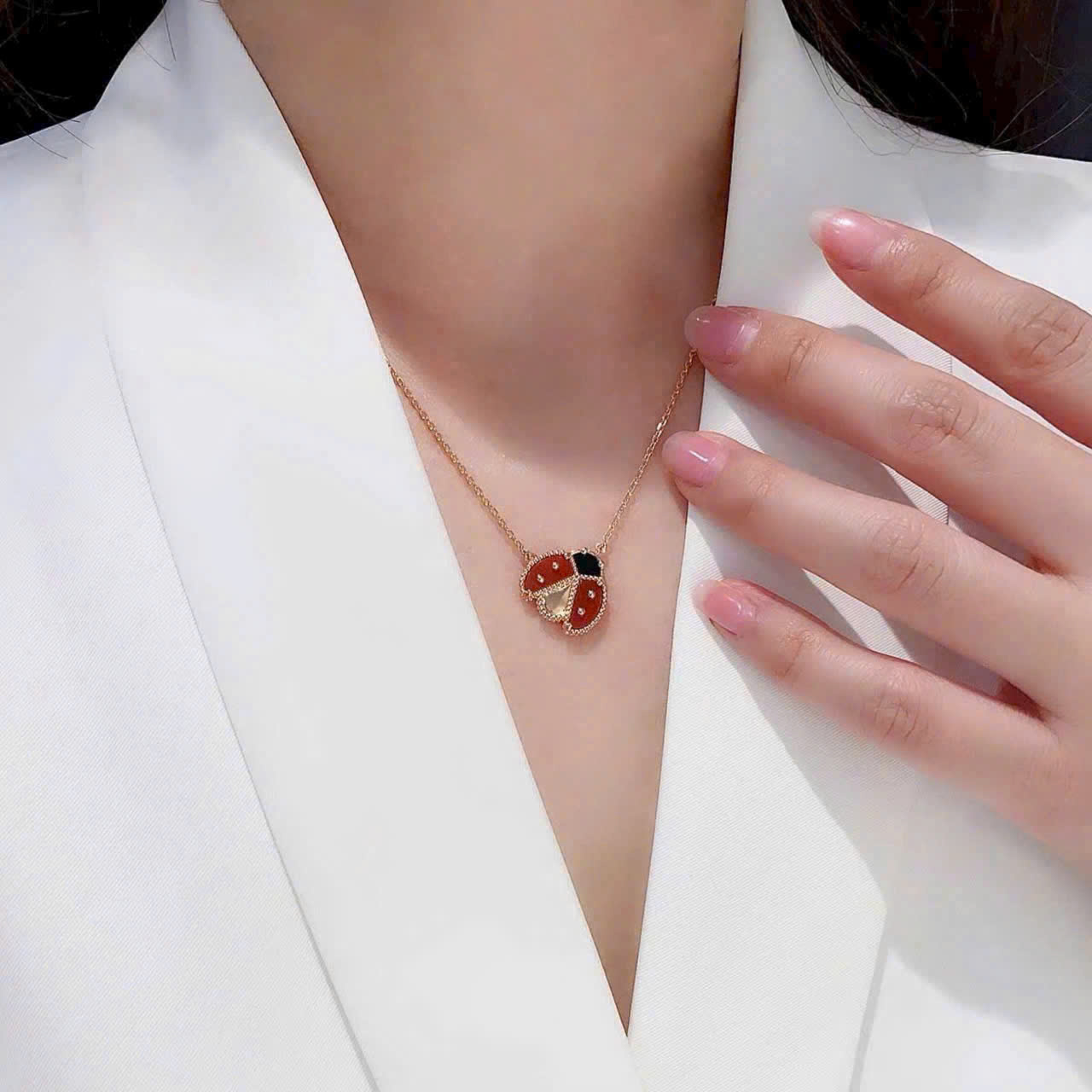 Dây Chuyền bọ rùa Van Cleef & Arpels Lucky Spring Pendant Open Wings Ladybug Rose Gold Carnelian VCARP9X000 7
