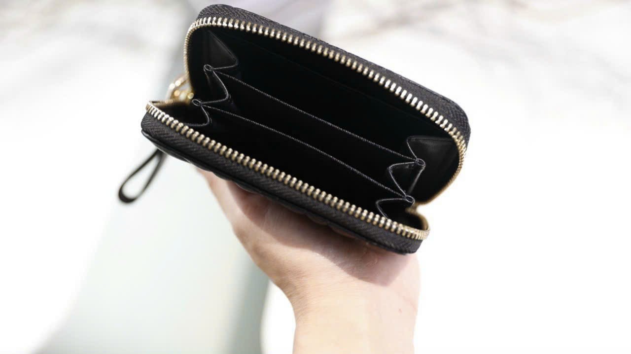 Ví cầm tay Dior Caro Detachable Card Holder Black
