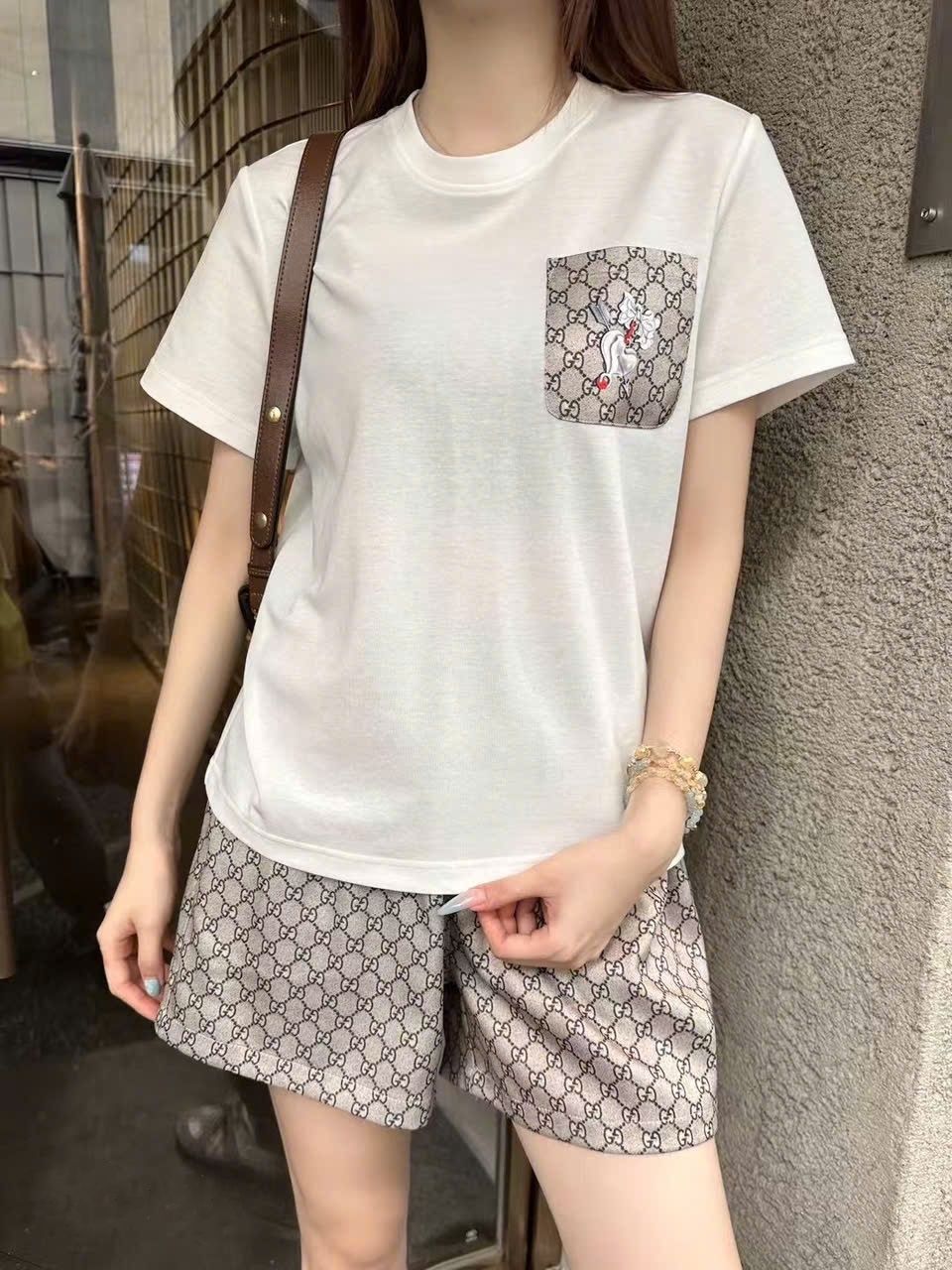 Set bộ nữ áo thun trắng quần short xa1m họa tiết hãng Gucci 1