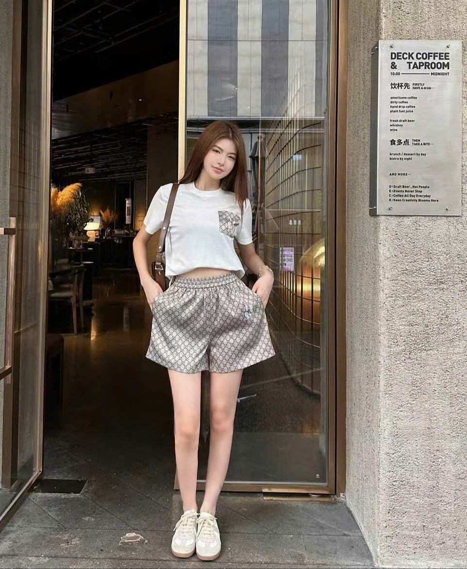 Set bộ nữ áo thun trắng quần short xa1m họa tiết hãng Gucci 3