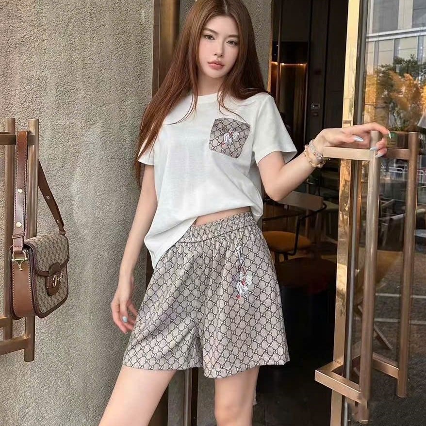 Set bộ nữ áo thun trắng quần short xa1m họa tiết hãng Gucci 4