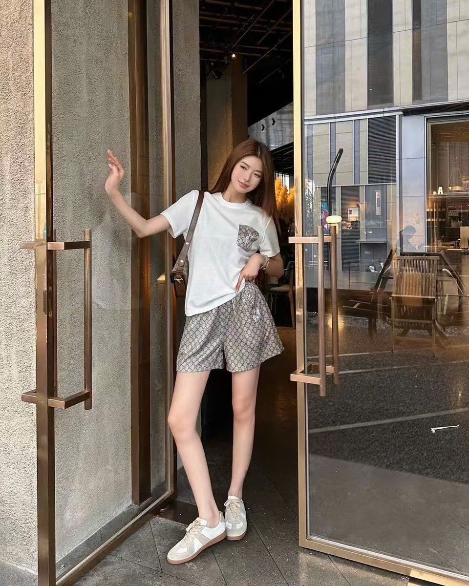 Set bộ nữ áo thun trắng quần short xa1m họa tiết hãng Gucci 6