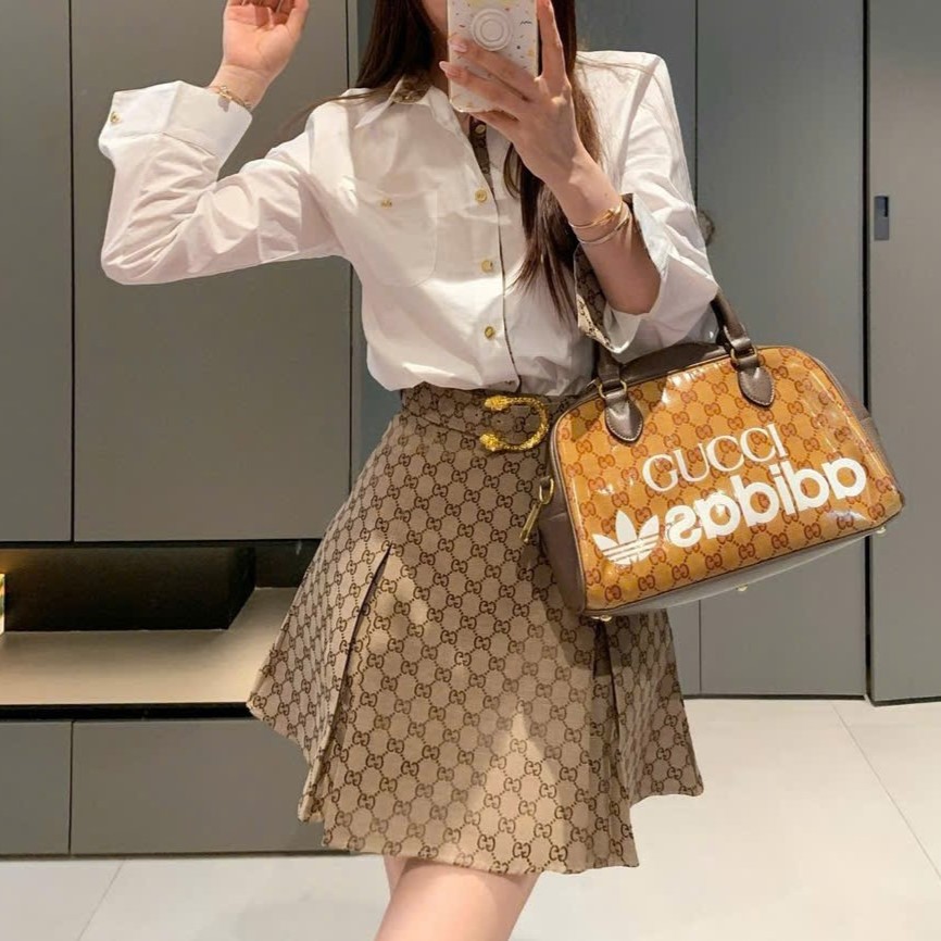 Set áo sơ mi trắng tay dài váy ngắn xếp ly Gucci 4