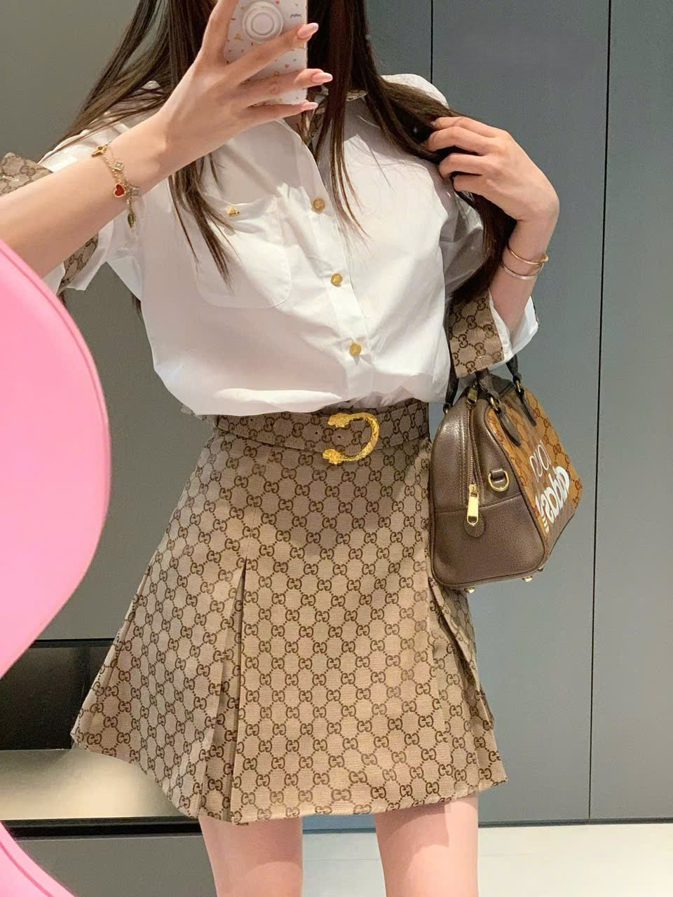 Set áo sơ mi trắng tay dài váy ngắn xếp ly Gucci 8