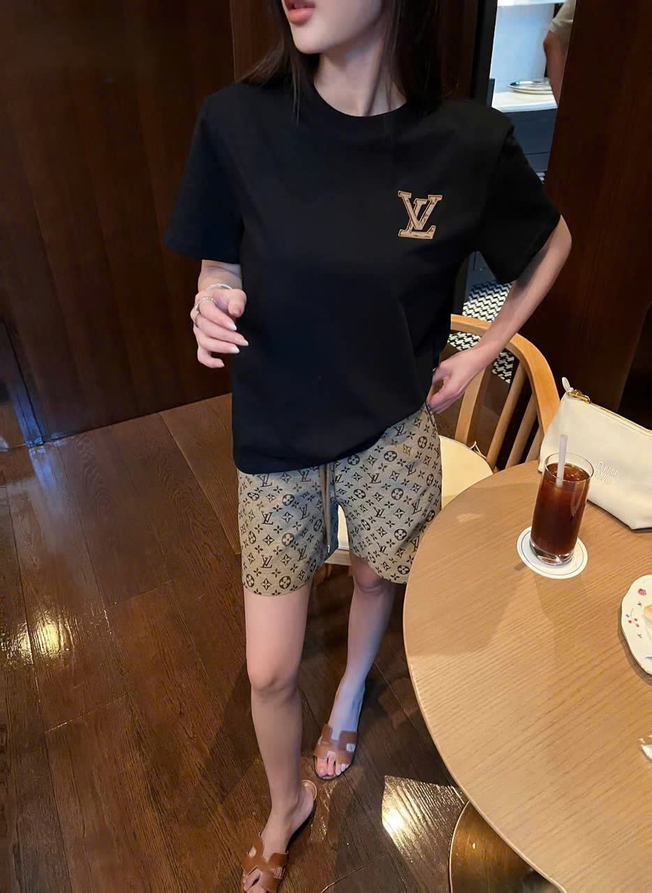 Set áo thun trắng đen quần lửng LV 2