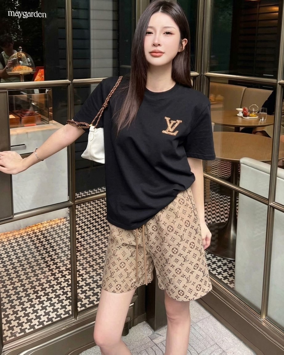 Set áo thun trắng đen quần lửng LV 11