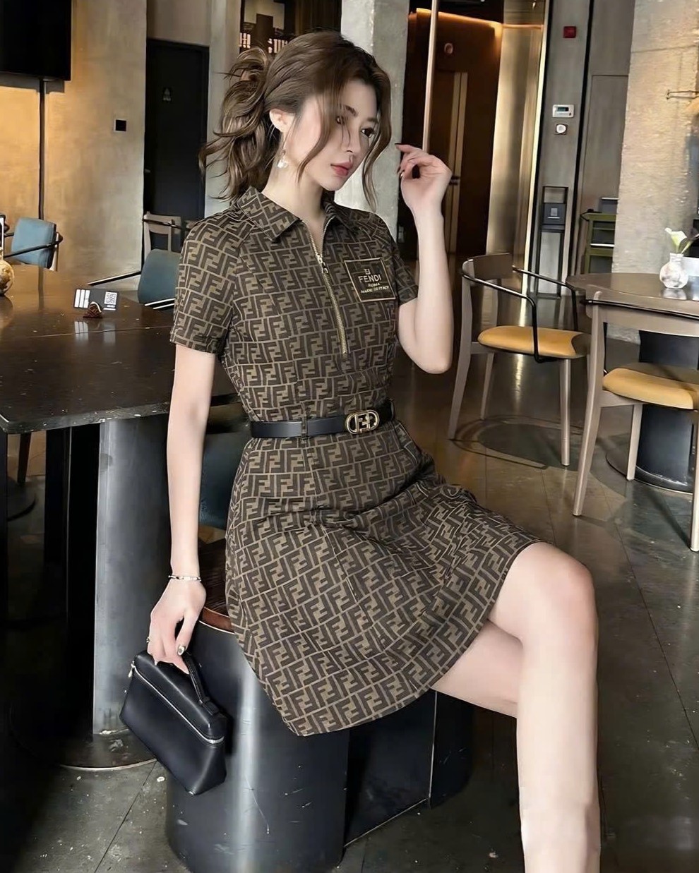 Áo đầm nữ nâu kèm thắt lưng Fendi 1