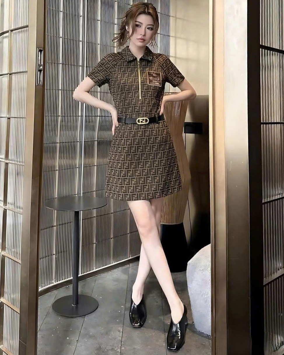 Áo đầm nữ nâu kèm thắt lưng Fendi 5
