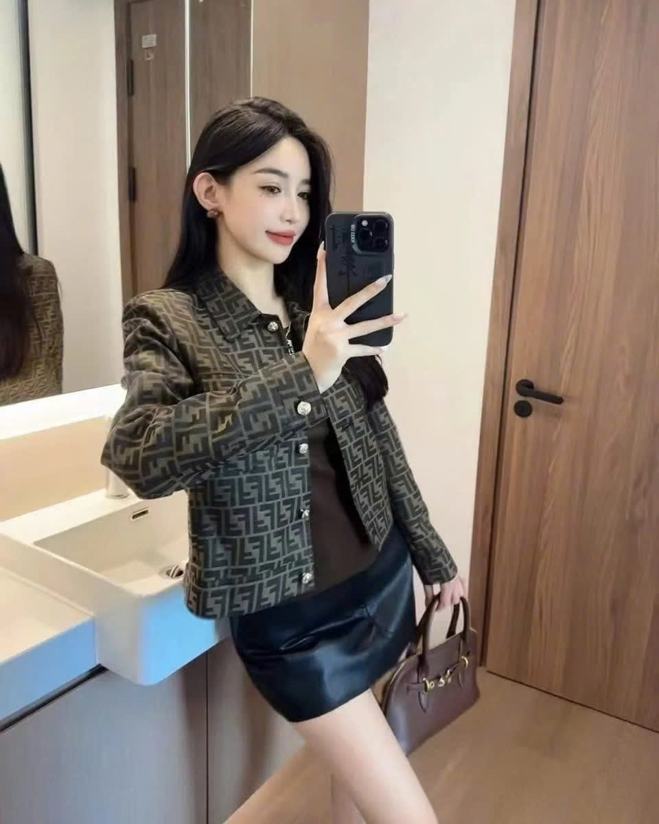 Áo khoác ngắn nữ Fendi nâu 1
