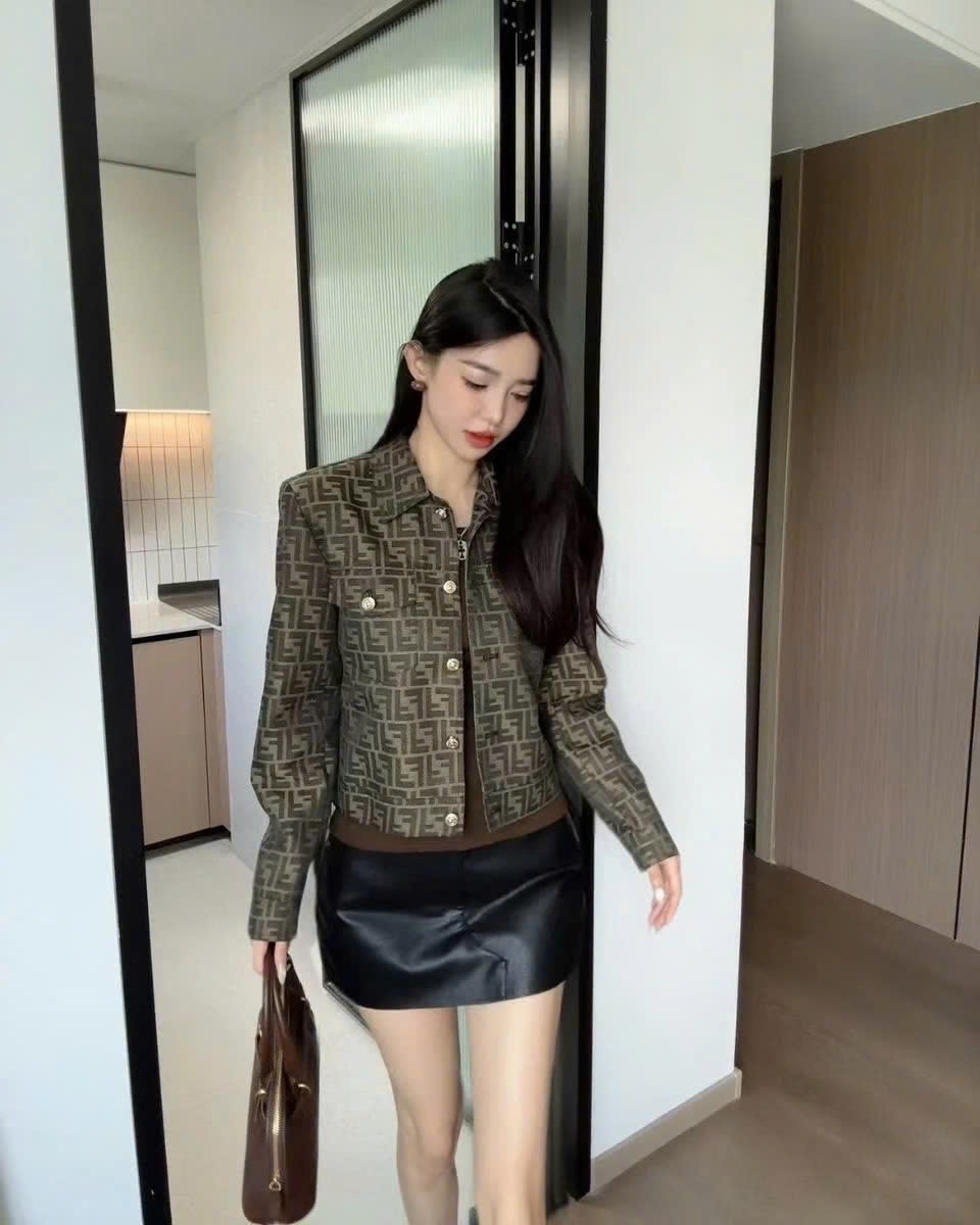 Áo khoác ngắn nữ Fendi nâu 5