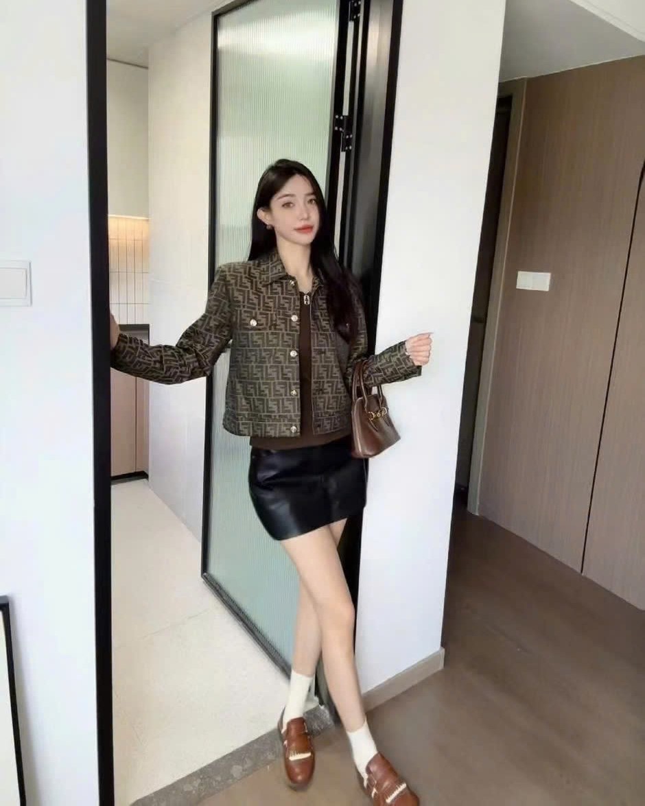 Áo khoác ngắn nữ Fendi nâu 3