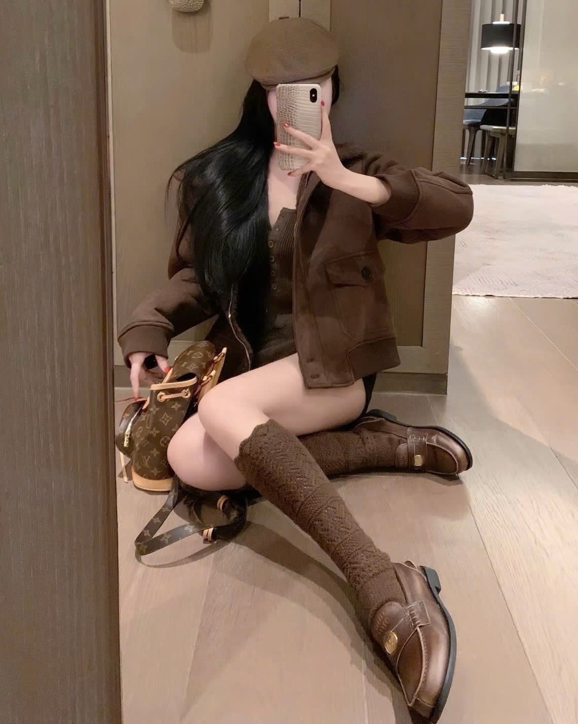 Áo khoác da lộn nâu Miu Miu 4