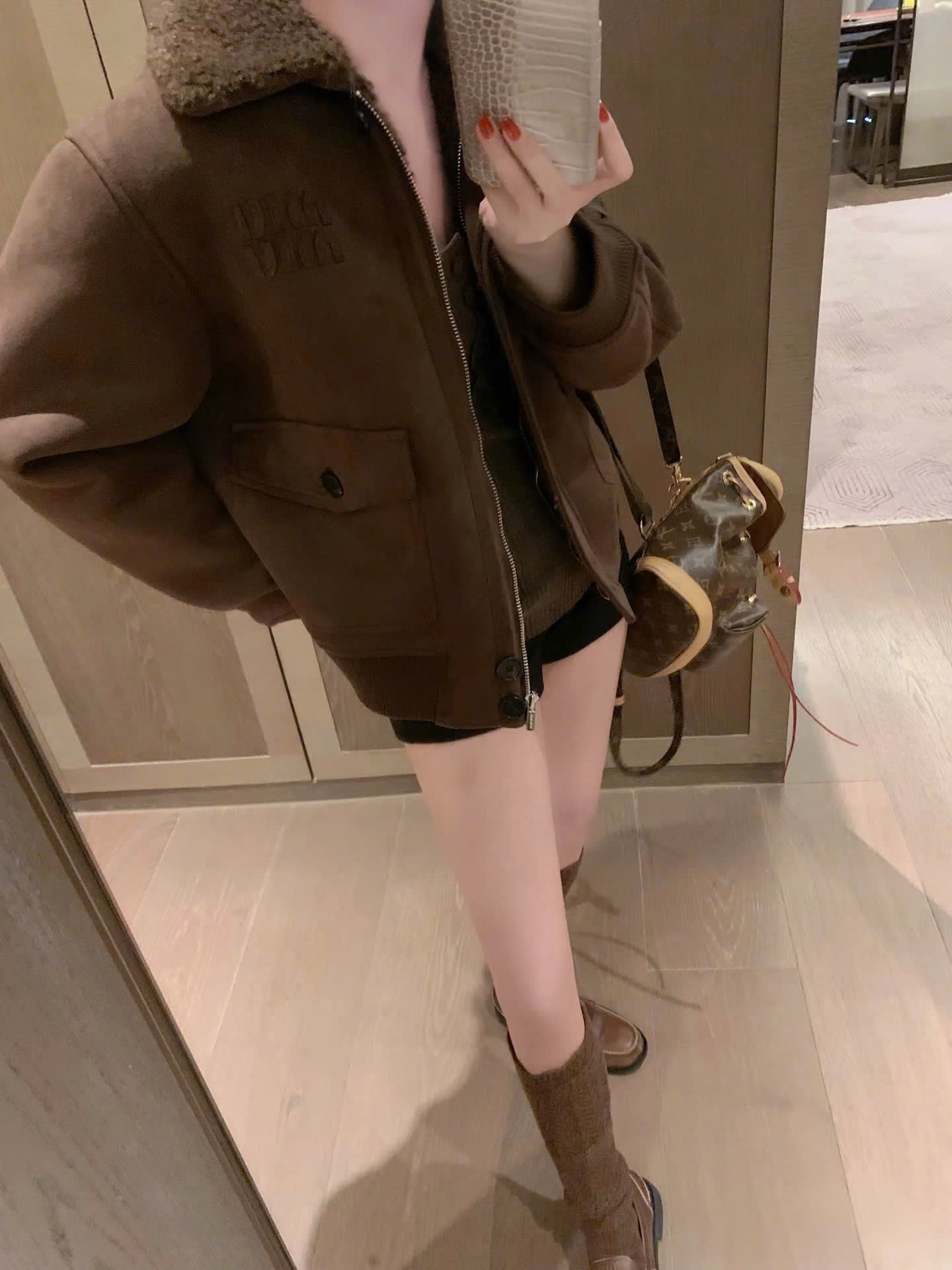 Áo khoác da lộn nâu Miu Miu 7
