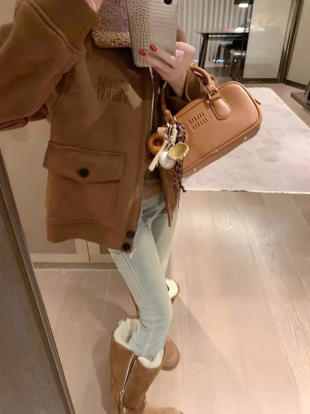 Áo khoác da lộn nâu Miu Miu 9