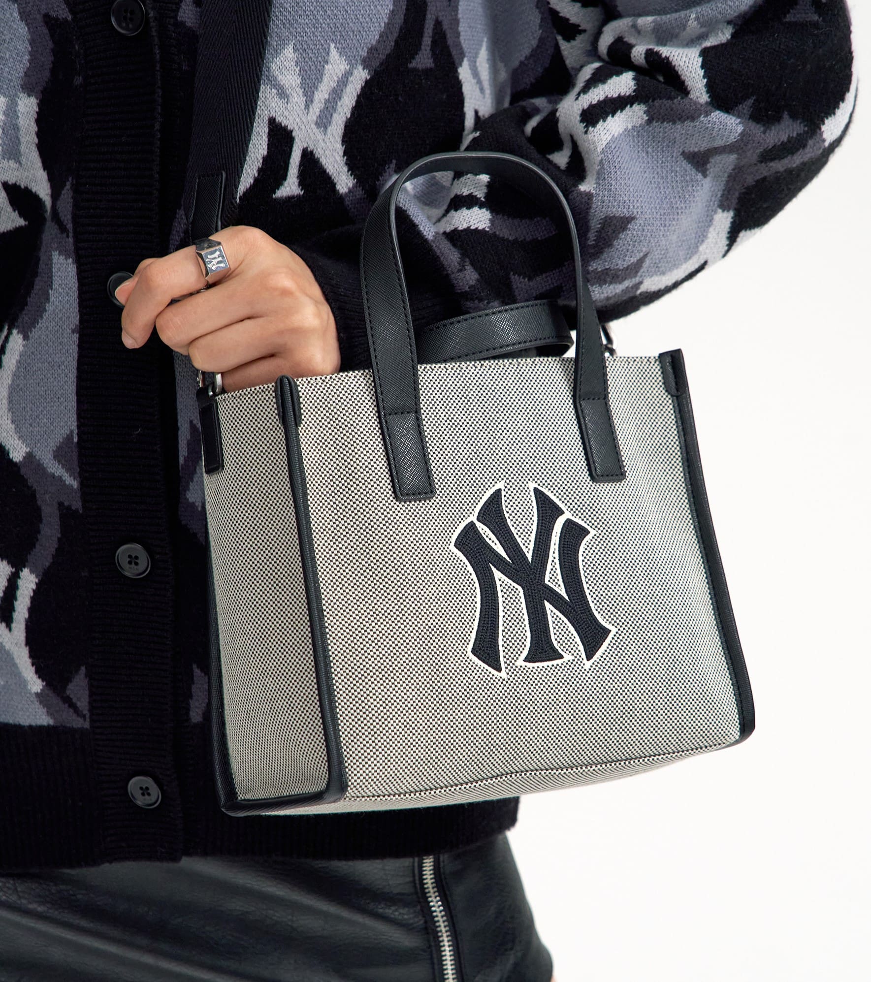 Túi MLB NY Basic Big Logo Canvas Small Tote Bag New York Yankees Black