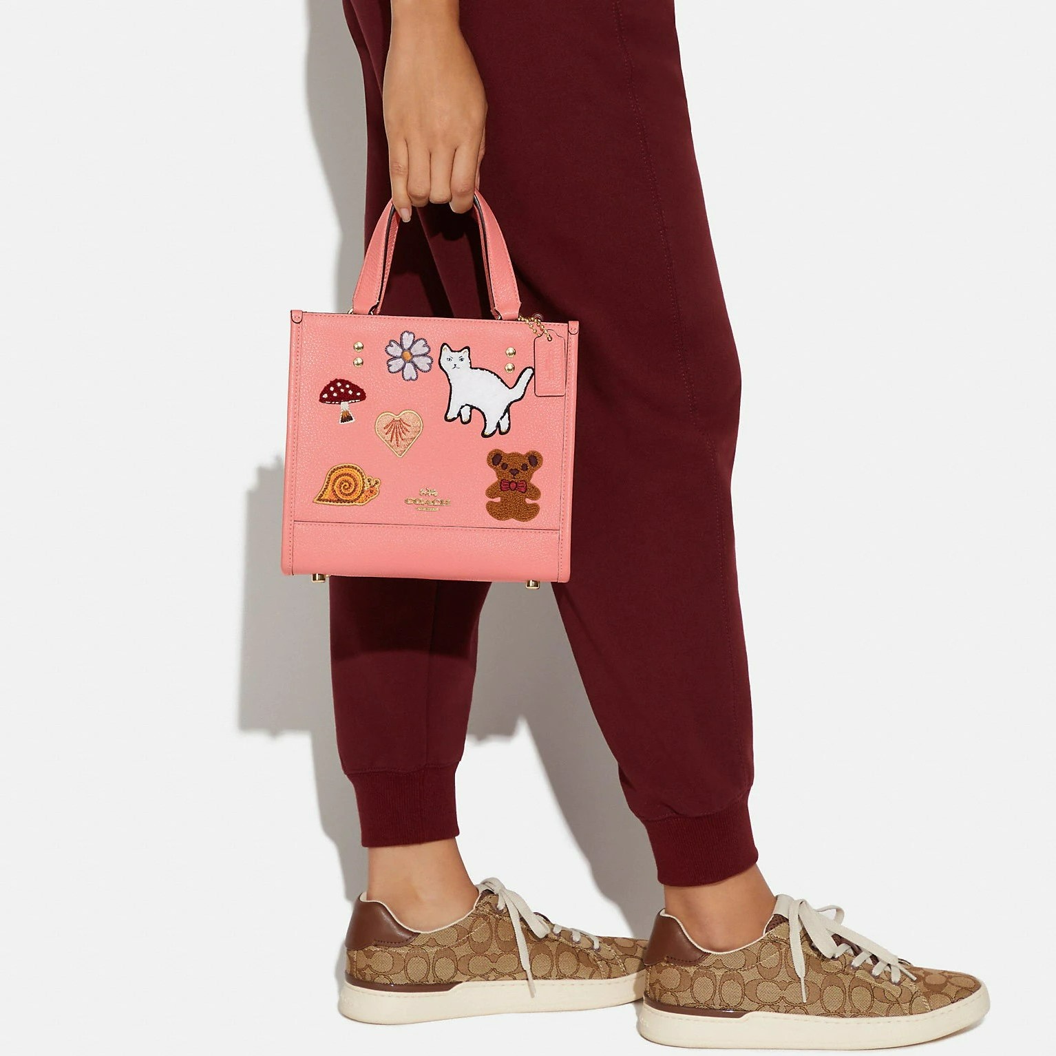 TÚI XÁCH NỮ COACH DEMPSEY TOTE 22 WITH CREATURE PATCHES 1