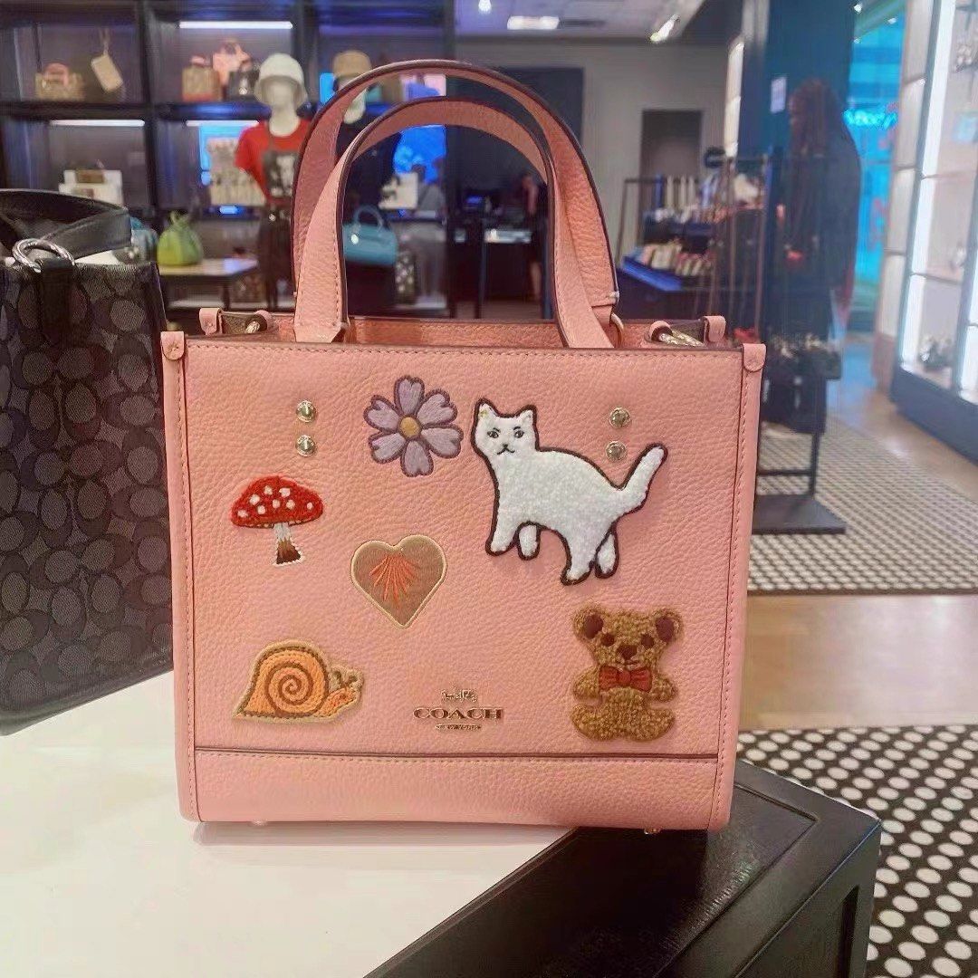 TÚI XÁCH NỮ COACH DEMPSEY TOTE 22 WITH CREATURE PATCHES 7