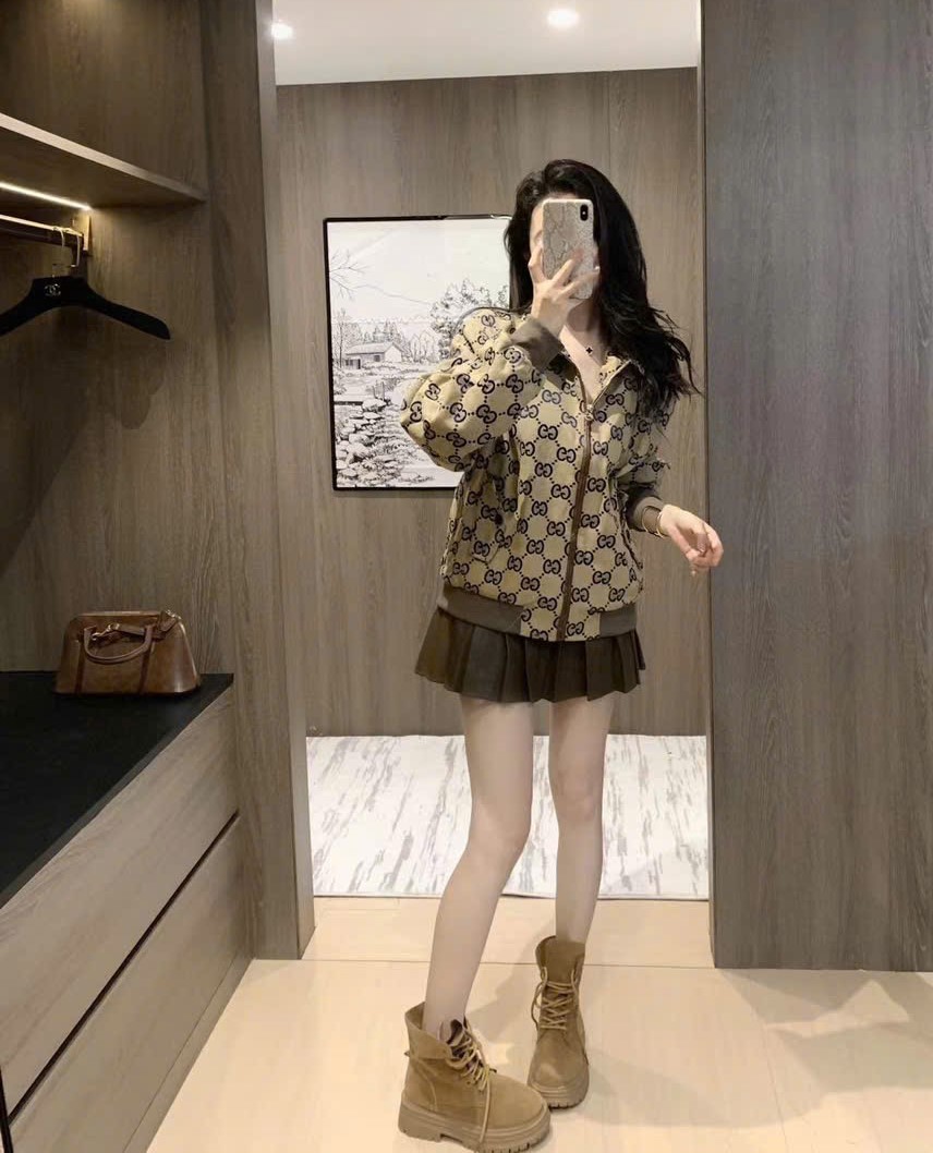 Áo khoác nữ Gucci màu vàng 1