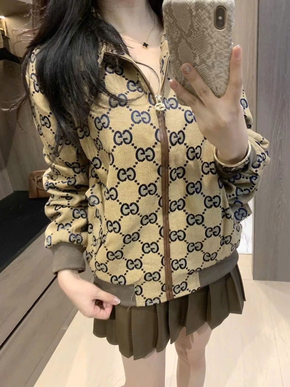 Áo khoác nữ Gucci màu vàng 3