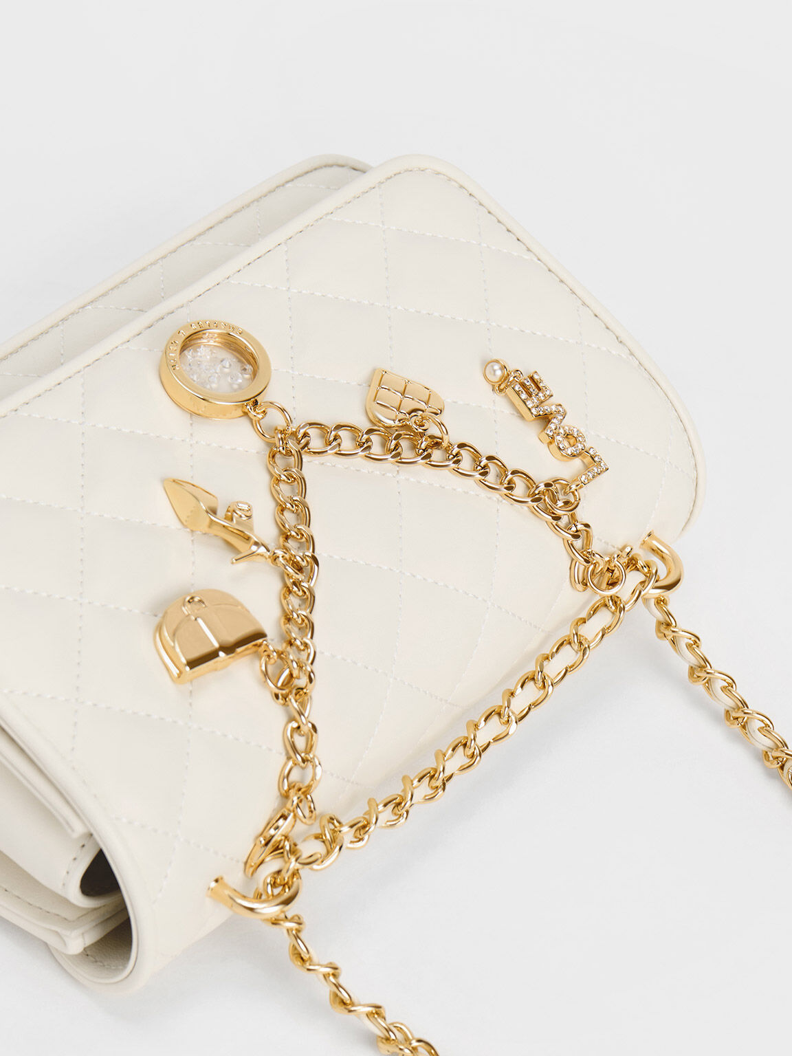 TÚI ĐEO CHÉO CHARLES AND KEITH CHARM EMBELLISHED QUILTED CLUTCH 4