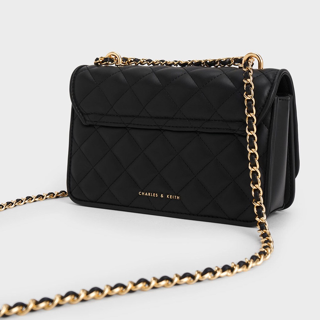 TÚI ĐEO CHÉO CHARLES AND KEITH CHARM EMBELLISHED QUILTED CLUTCH 7