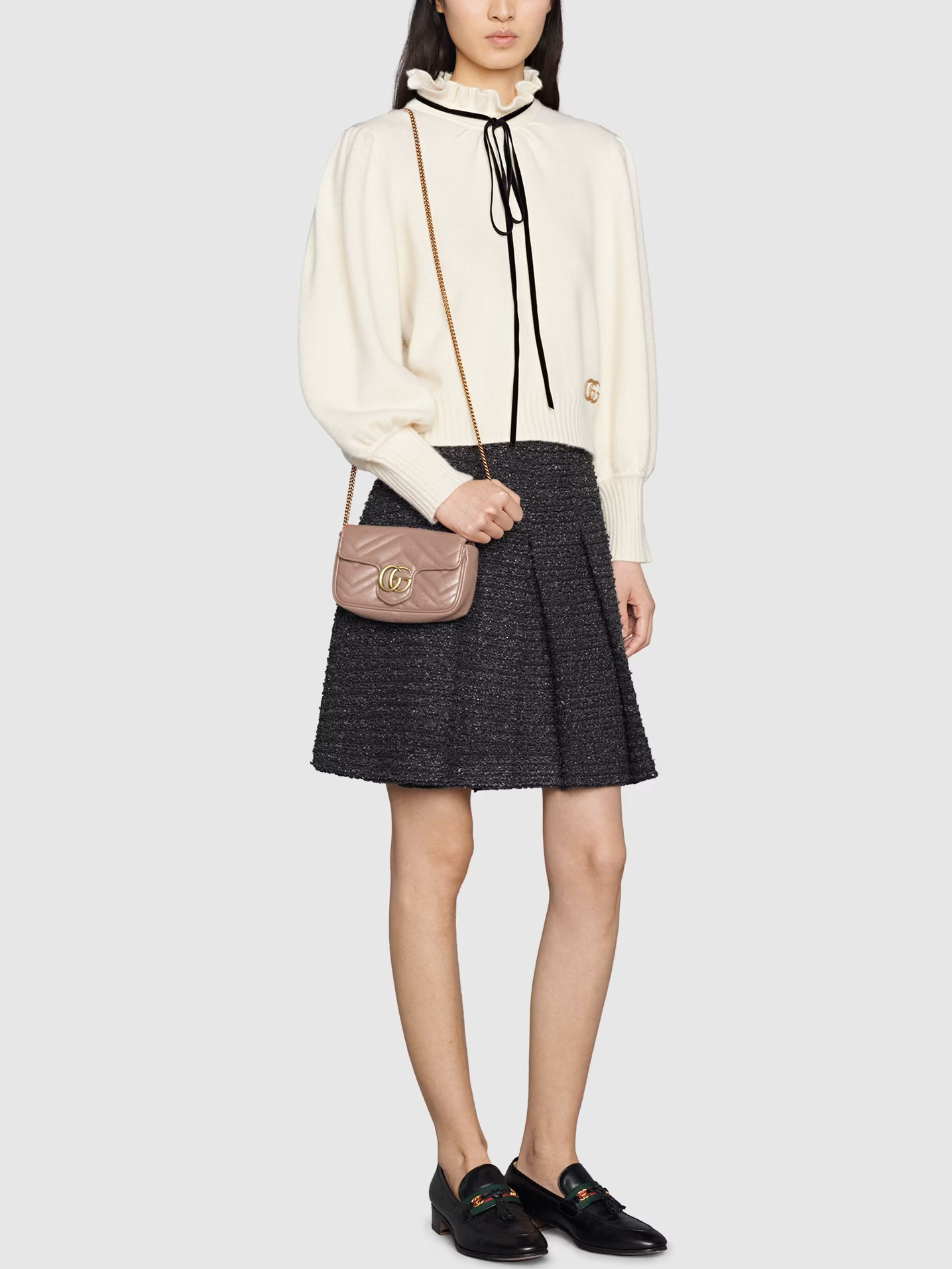 Túi đeo vai Gucci GG Marmont Mini Nude Quilted Chevron Leather 2