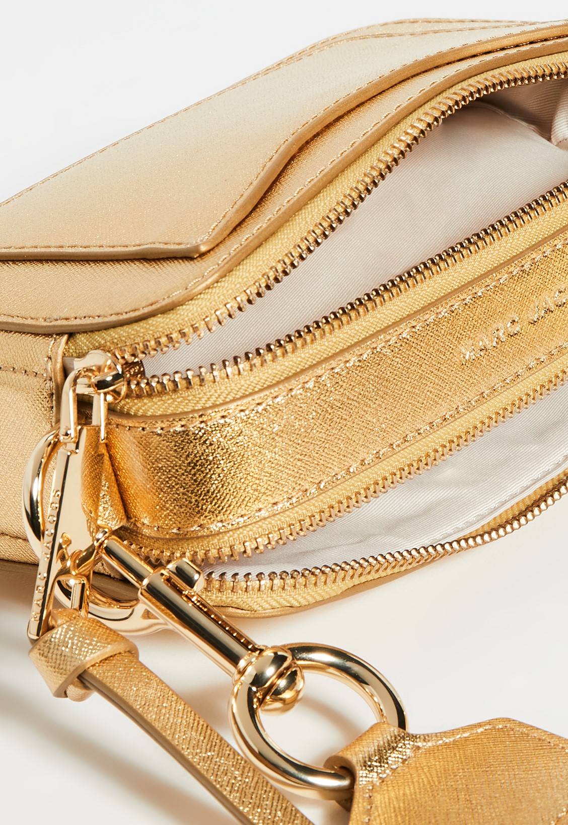 Túi xách nữ màu vàng ánh kim Marc Jacobs The Snapshot Metallic Gold Camera Bag 10