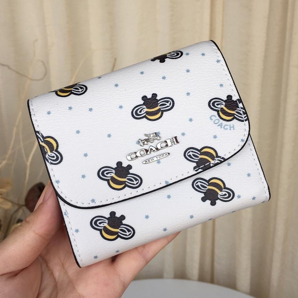 Bóp ngắn gập nữ Coach Small Wallet With Bee Print F25972