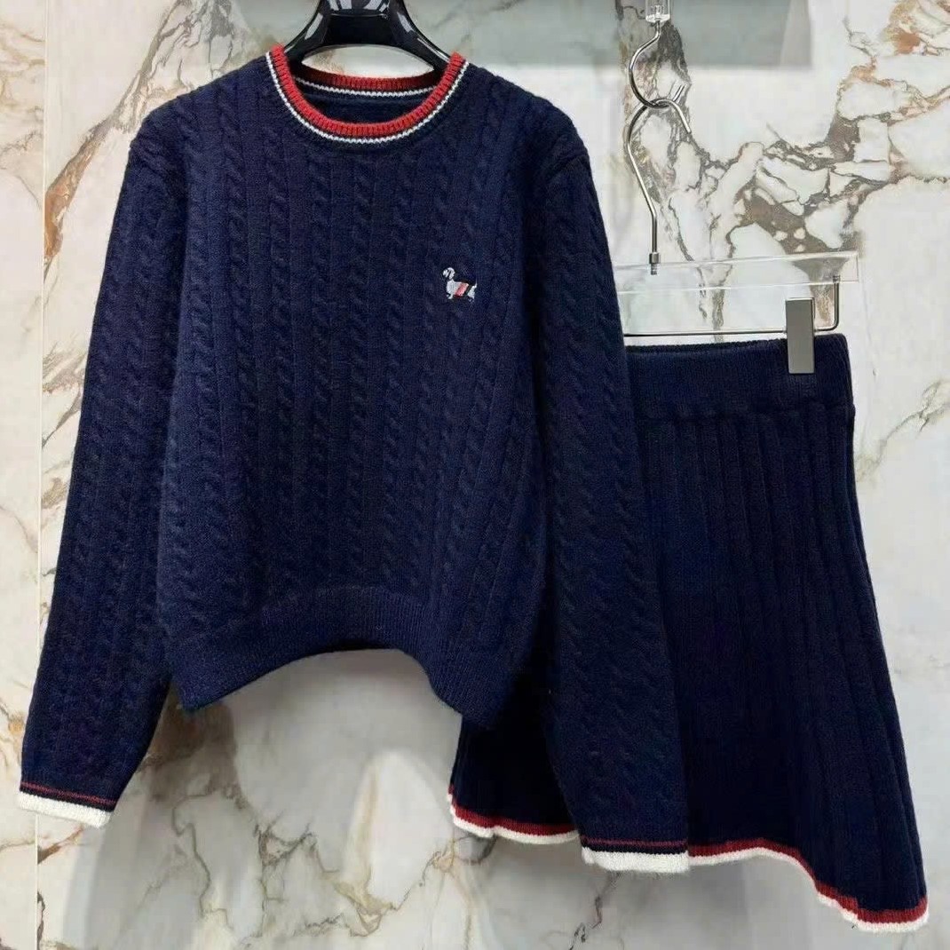 Set áo váy len xám vàng kem Thom Browne 5