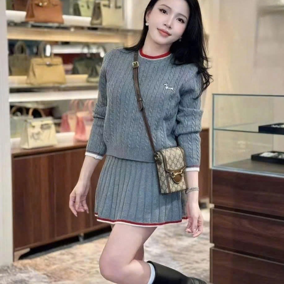 Set áo váy len xám vàng kem Thom Browne 10