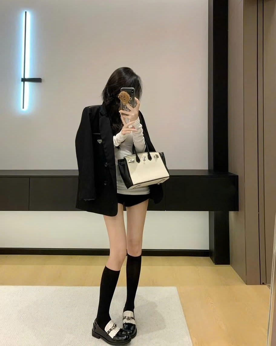 Áo khoác vest đen tay dài phối trắng Prada 1