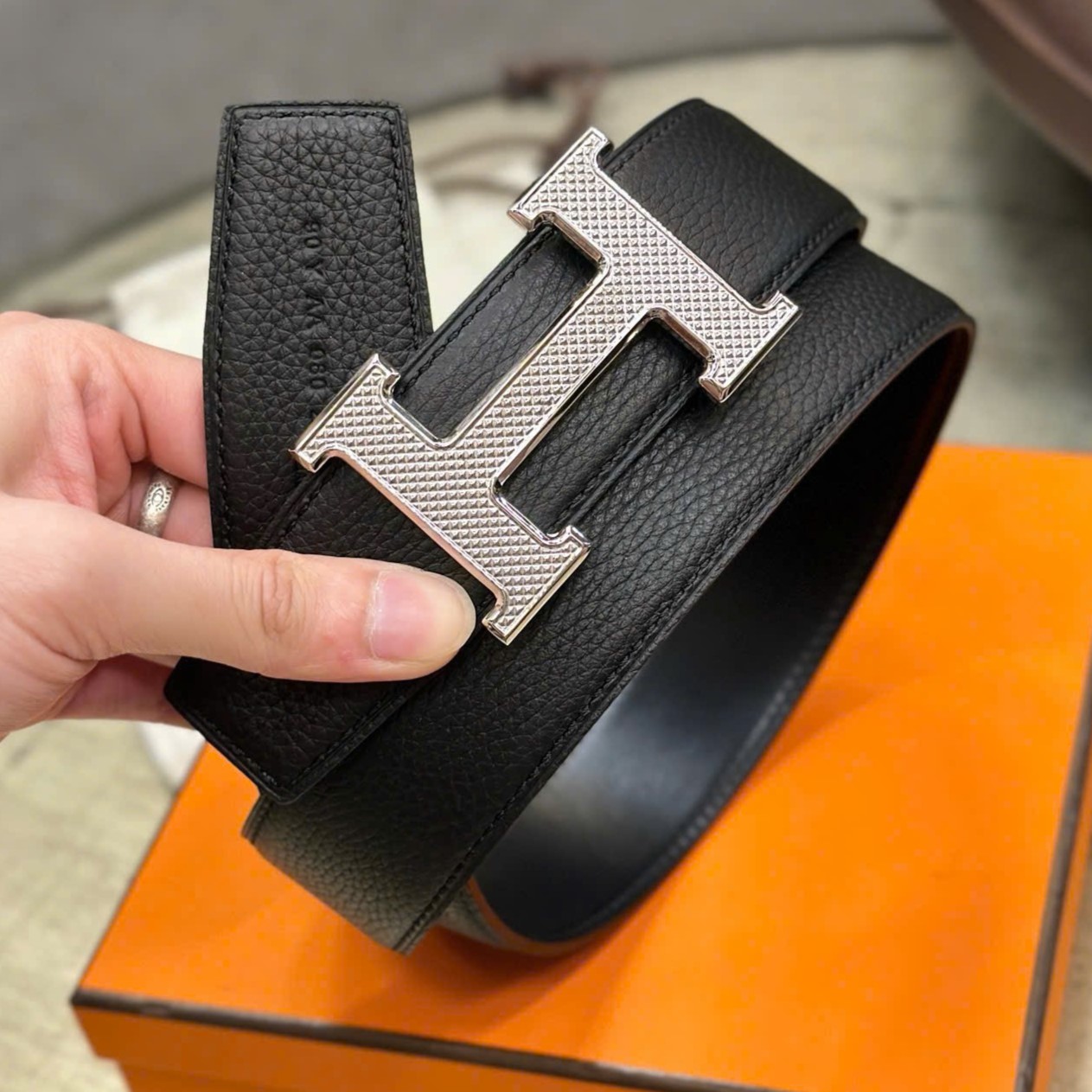 Dây nịt Hermes H Guillochee Belt Buckle Reversible Leather Strap Noir 38 mm 2