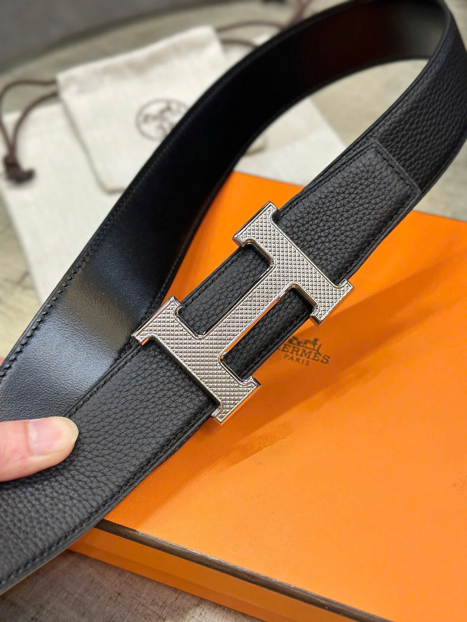 Dây nịt Hermes H Guillochee Belt Buckle Reversible Leather Strap Noir 38 mm 4