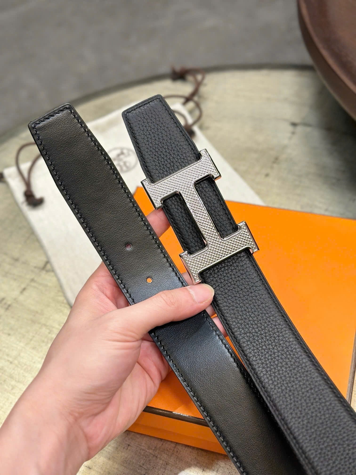 Dây nịt Hermes H Guillochee Belt Buckle Reversible Leather Strap Noir 38 mm 6