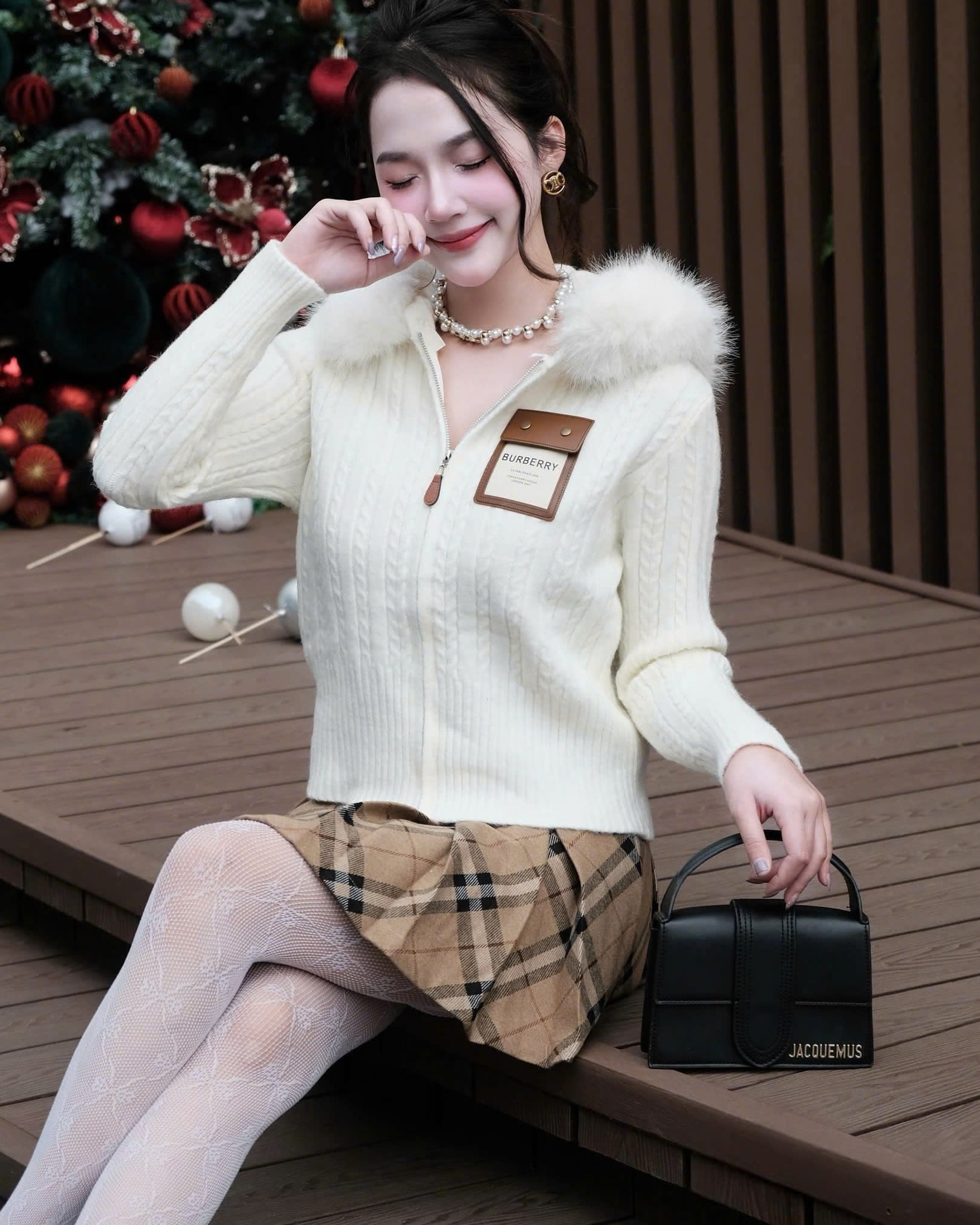 Set áo có nón viền lông váy ngắn xếp ly Burberry 15
