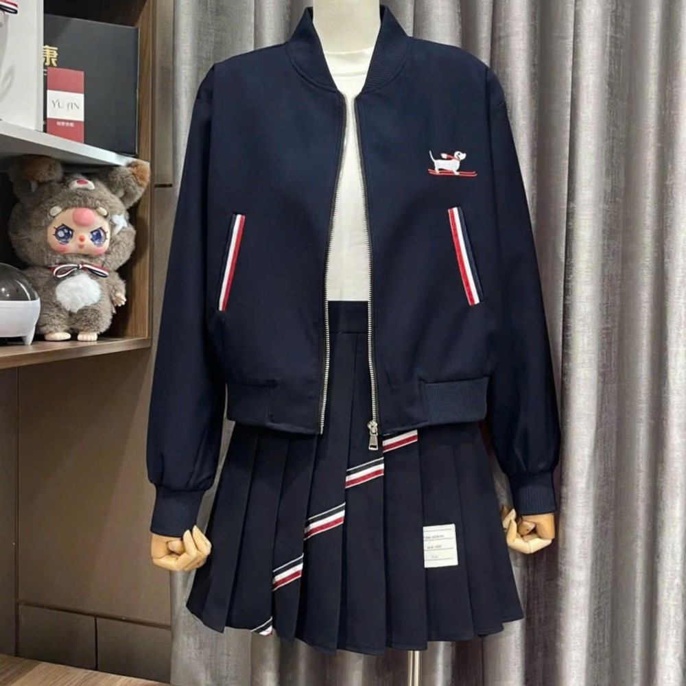 Set áo khoác váy ngắn xếp ly họa tiết chó Thom Browne 6
