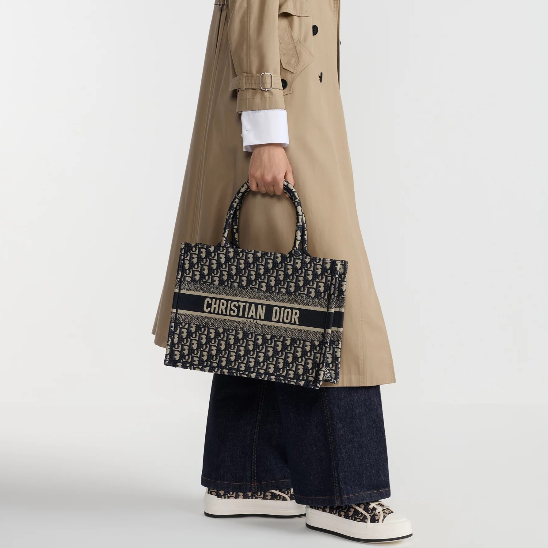 Túi xách nữ Medium Christian Dior Book Tote Ecru and Blue Dior Oblique Embroidery 6