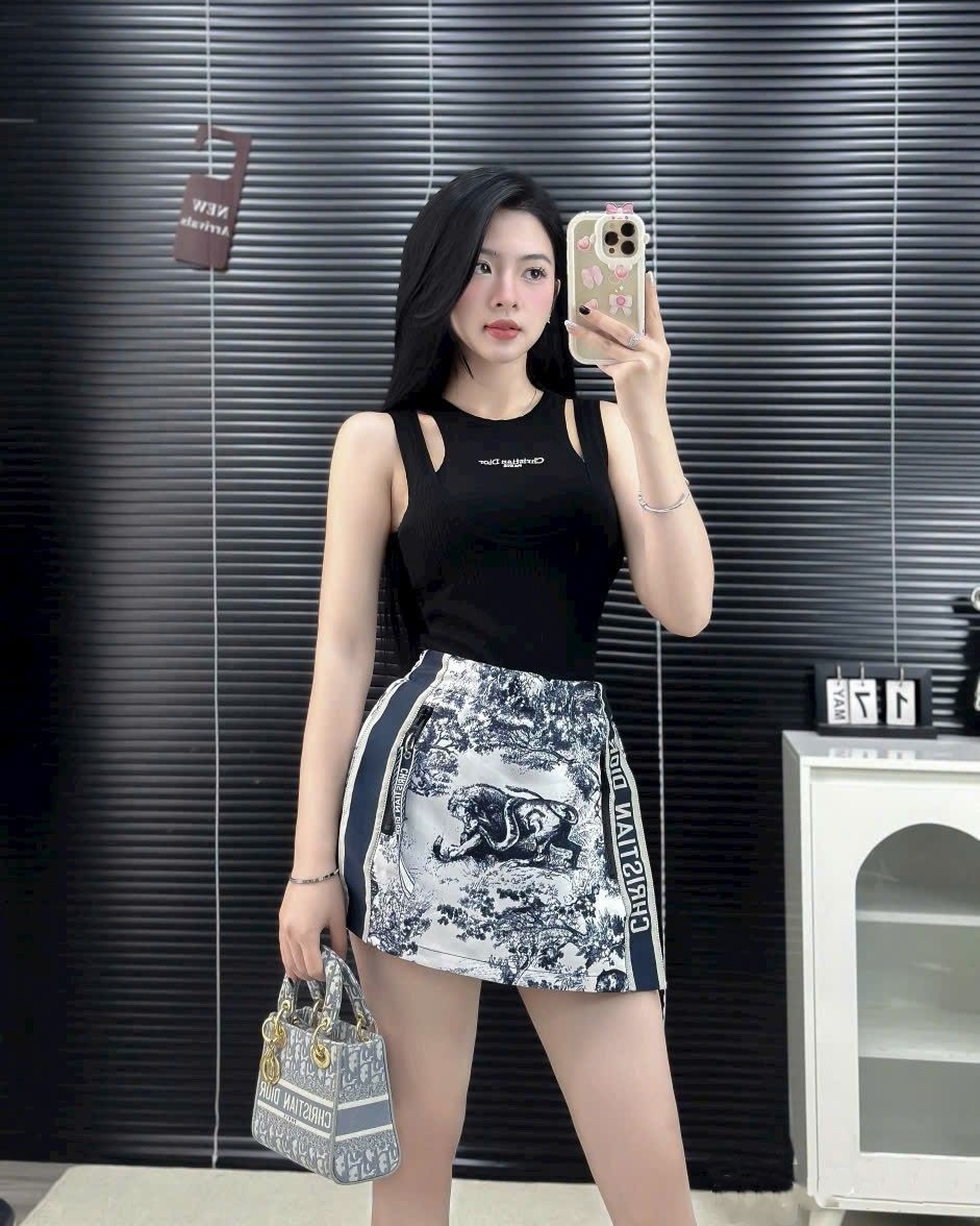 Set áo thun ba lỗ nữ váy ngắn họa tiết Dior 3
