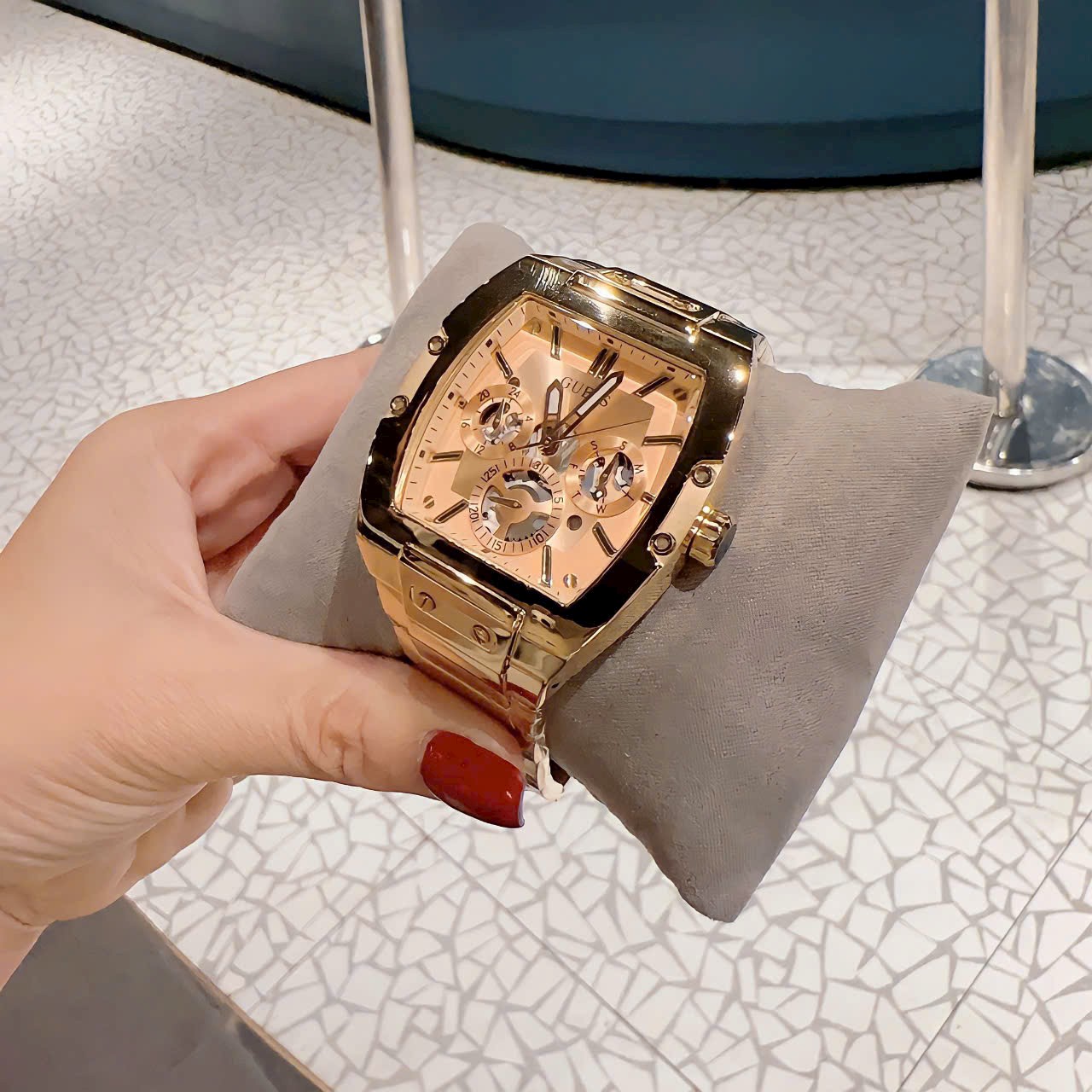 ĐỒNG HỒ NAM GUESS MENS GOLD TONE MULTI-FUNCTION WATCH GW0456G2 8