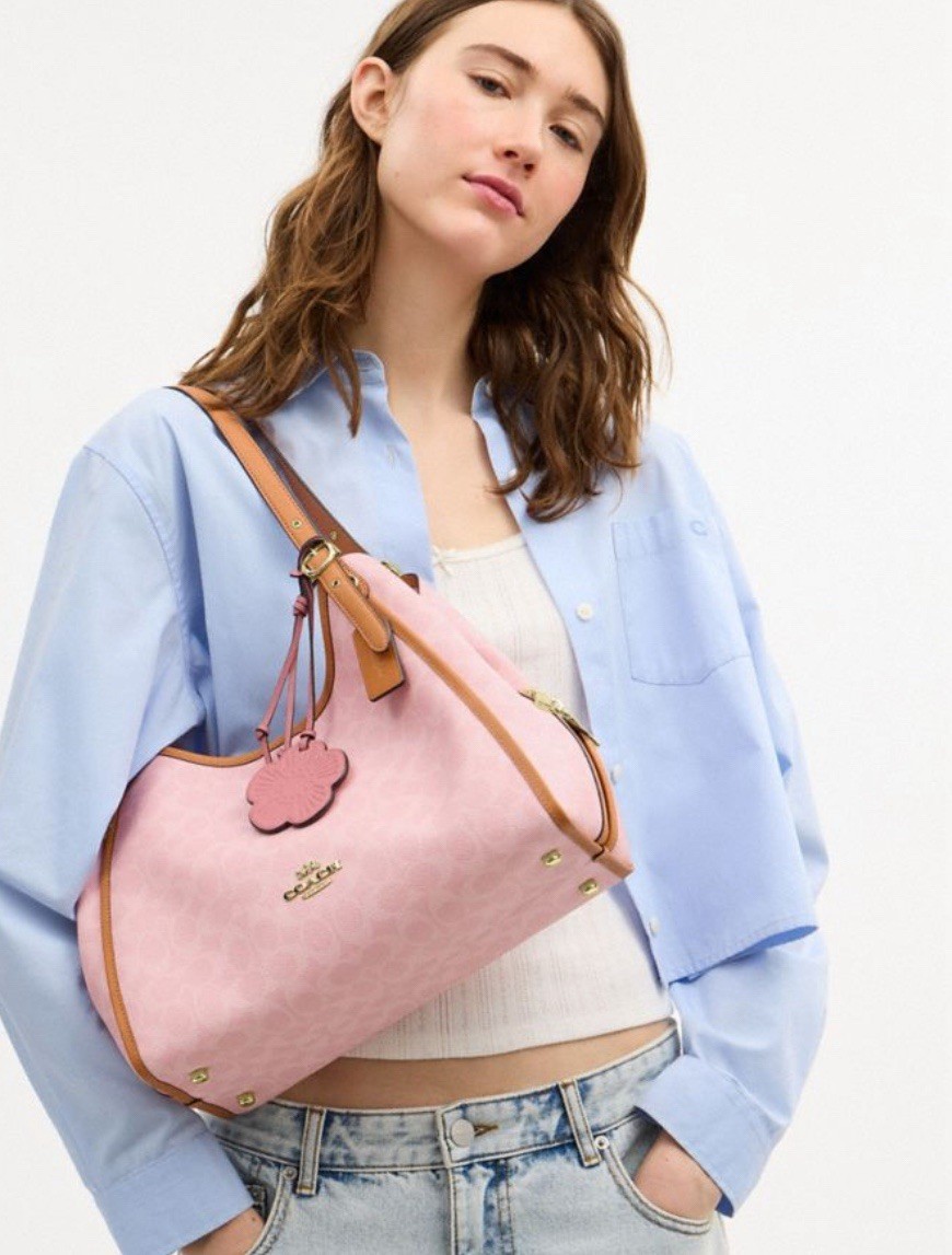 Túi Coach Erin Shoulder Bag In Signature Canvas With Charms Powder Pink CEL13 9