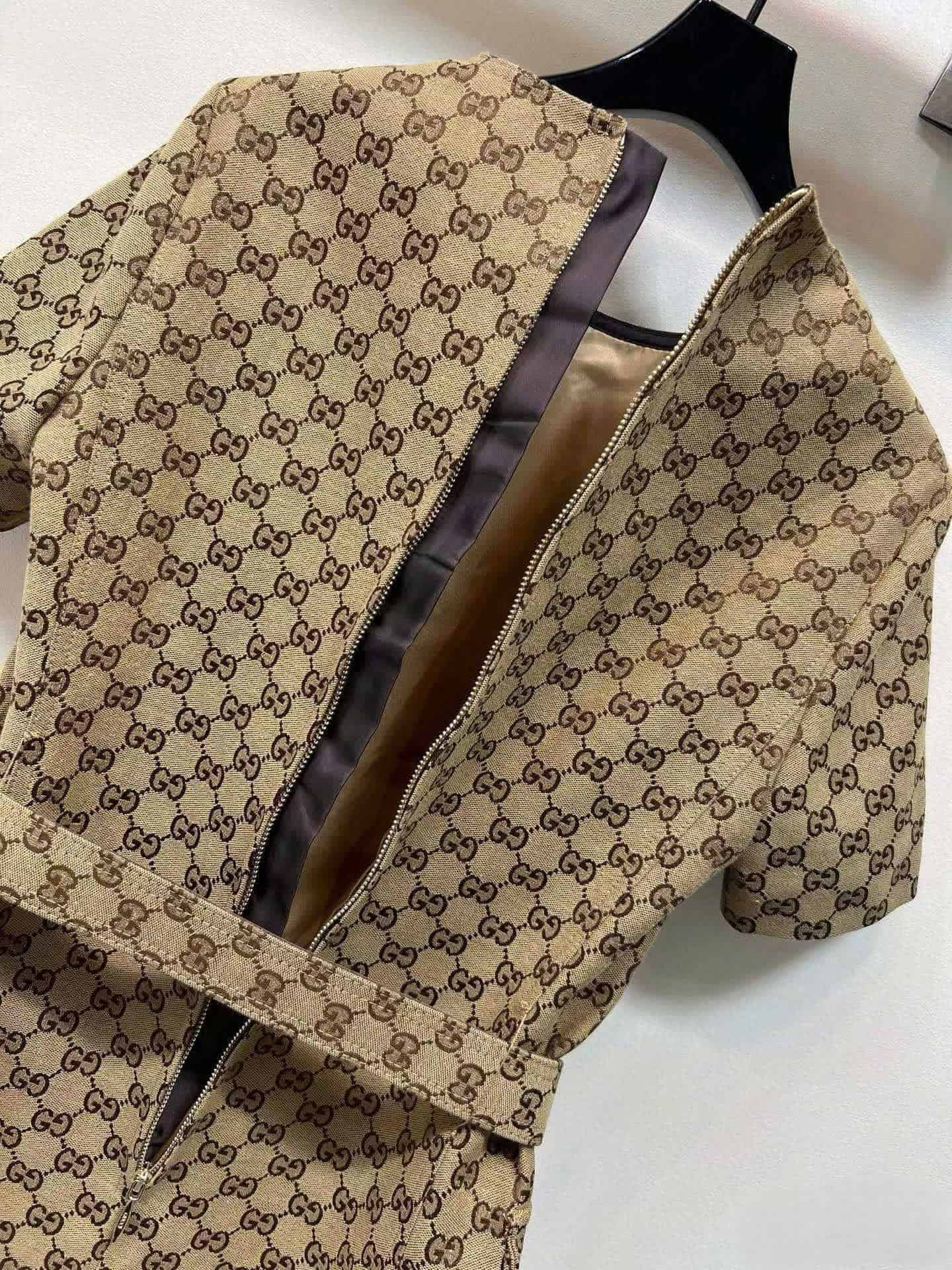 Áo đầm nữ nâu Gucci họa tiết hãng kèm thắt lưng 8