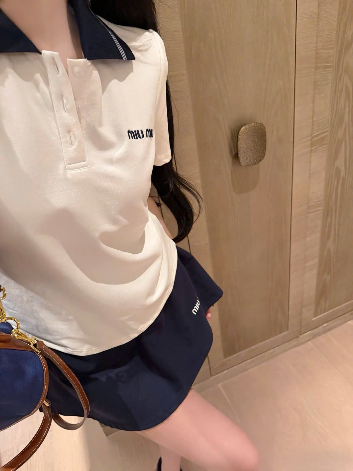 Set áo thun polo váy ngăn trắng Miu Miu 1