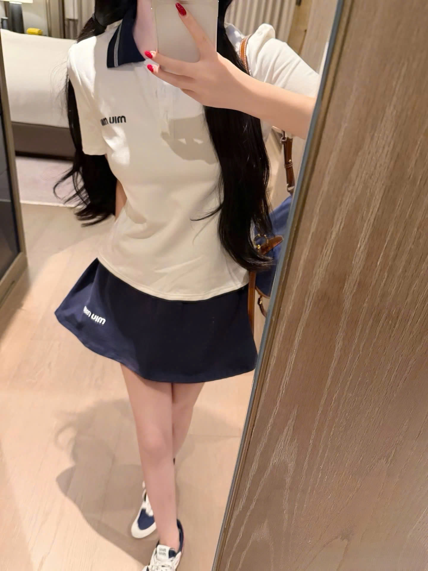Set áo thun polo váy ngăn trắng Miu Miu 3