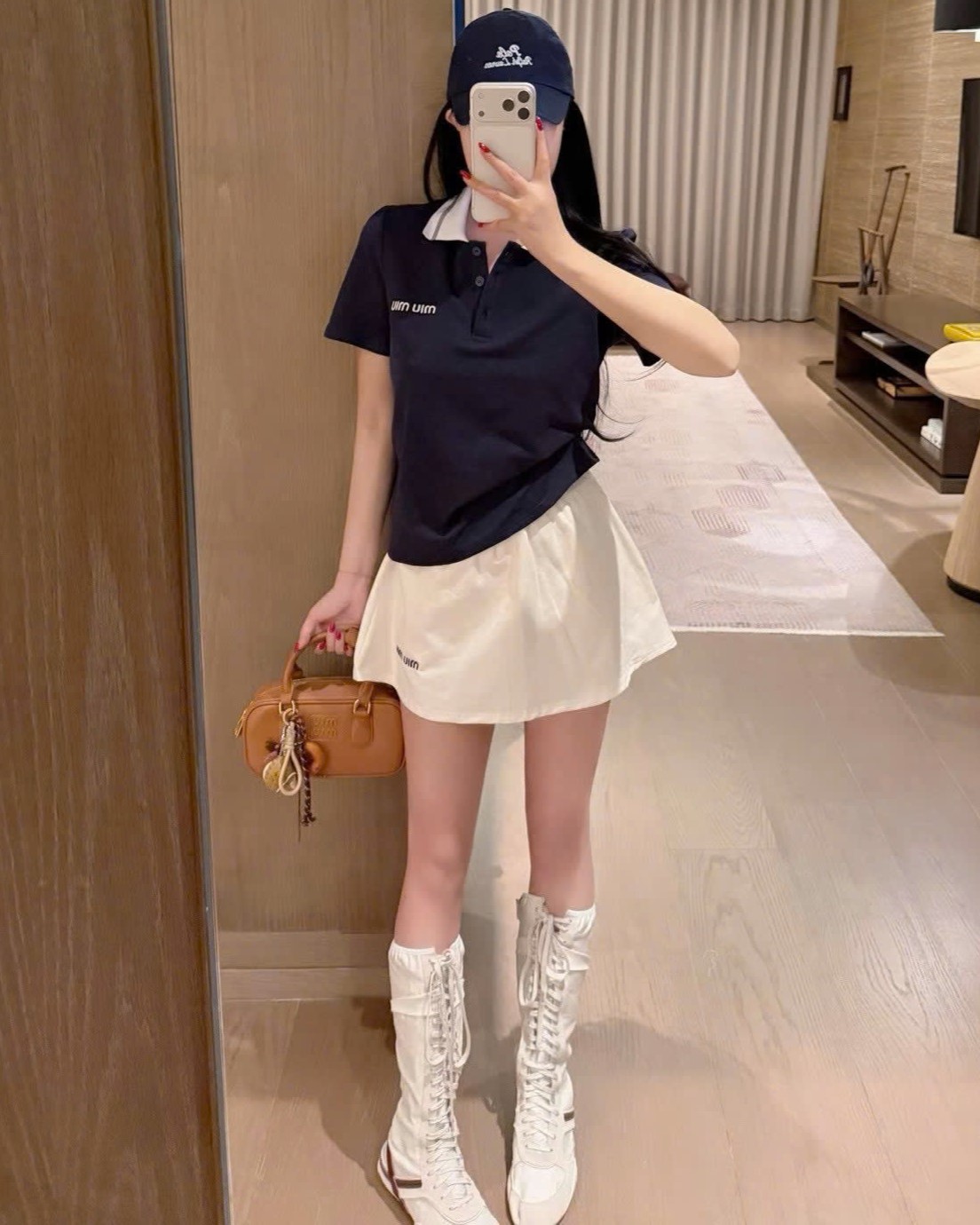 Set áo thun polo váy ngăn trắng Miu Miu 4