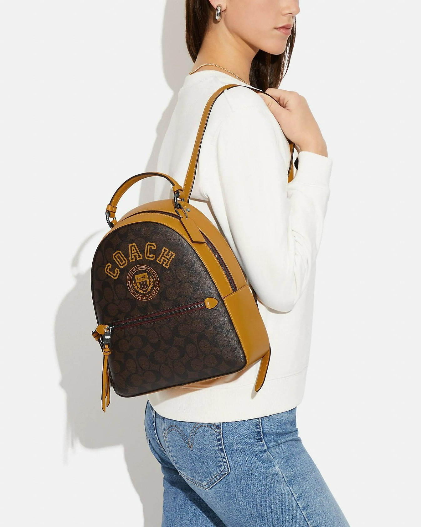 BALO NỮ COACH JORDYN BACKPACK IN SIGNATURE CANVAS WITH VARSITY MOTIF 10
