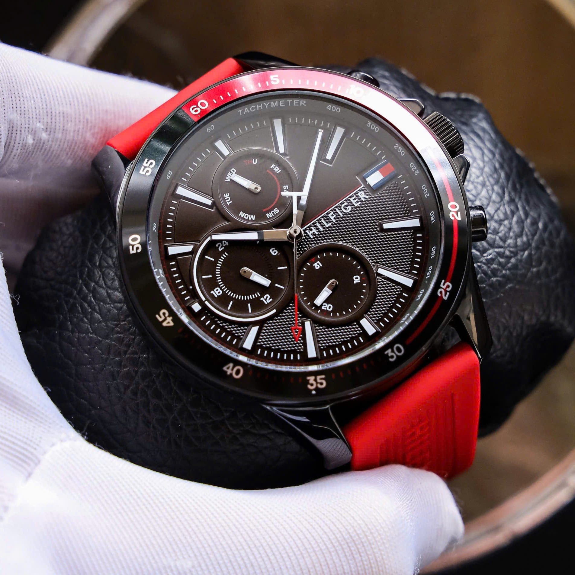 Đồng Hồ Nam Tommy Hilfiger Bank Mens Watch Red Silicone Strap TH1791722 5