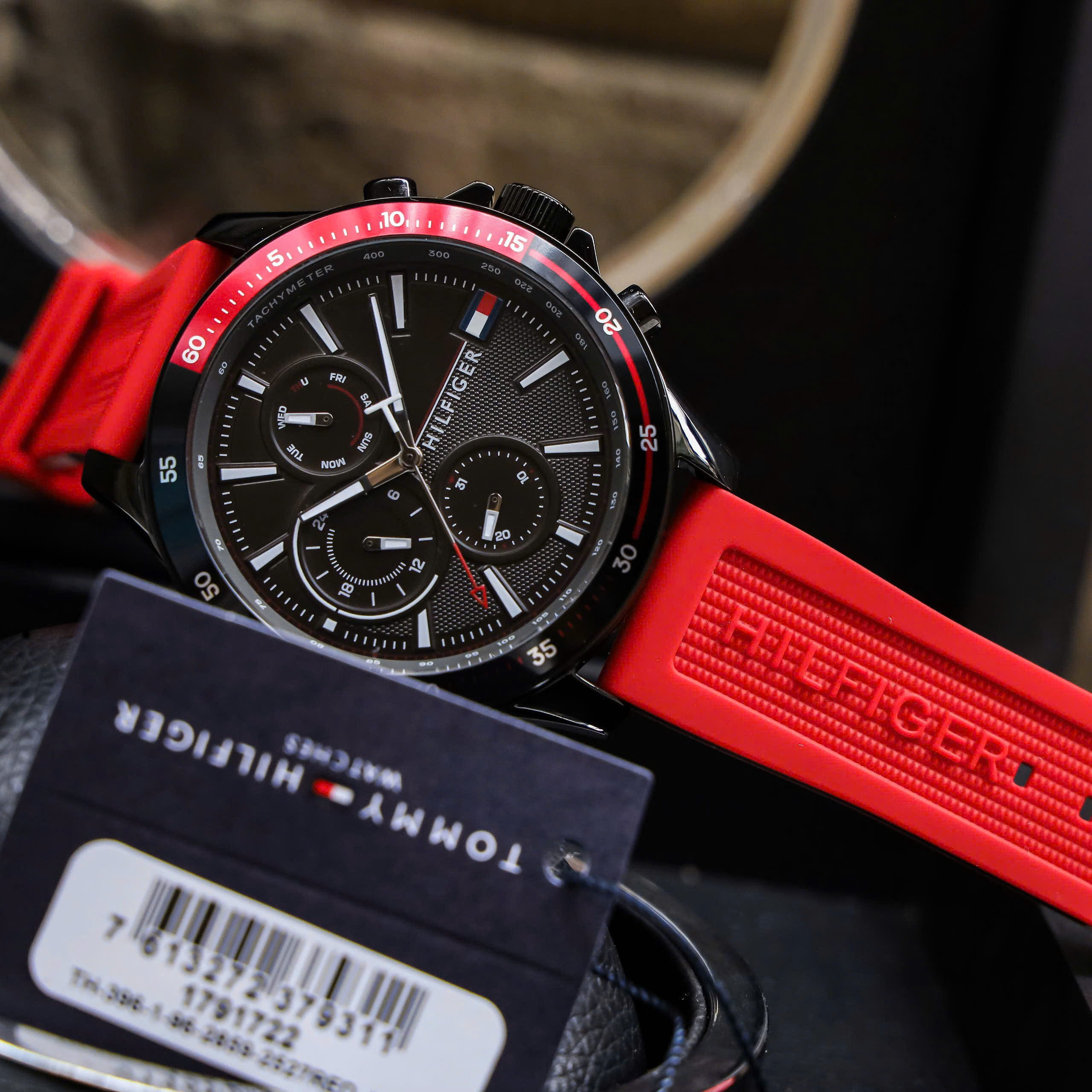 Đồng Hồ Nam Tommy Hilfiger Bank Mens Watch Red Silicone Strap TH1791722 11