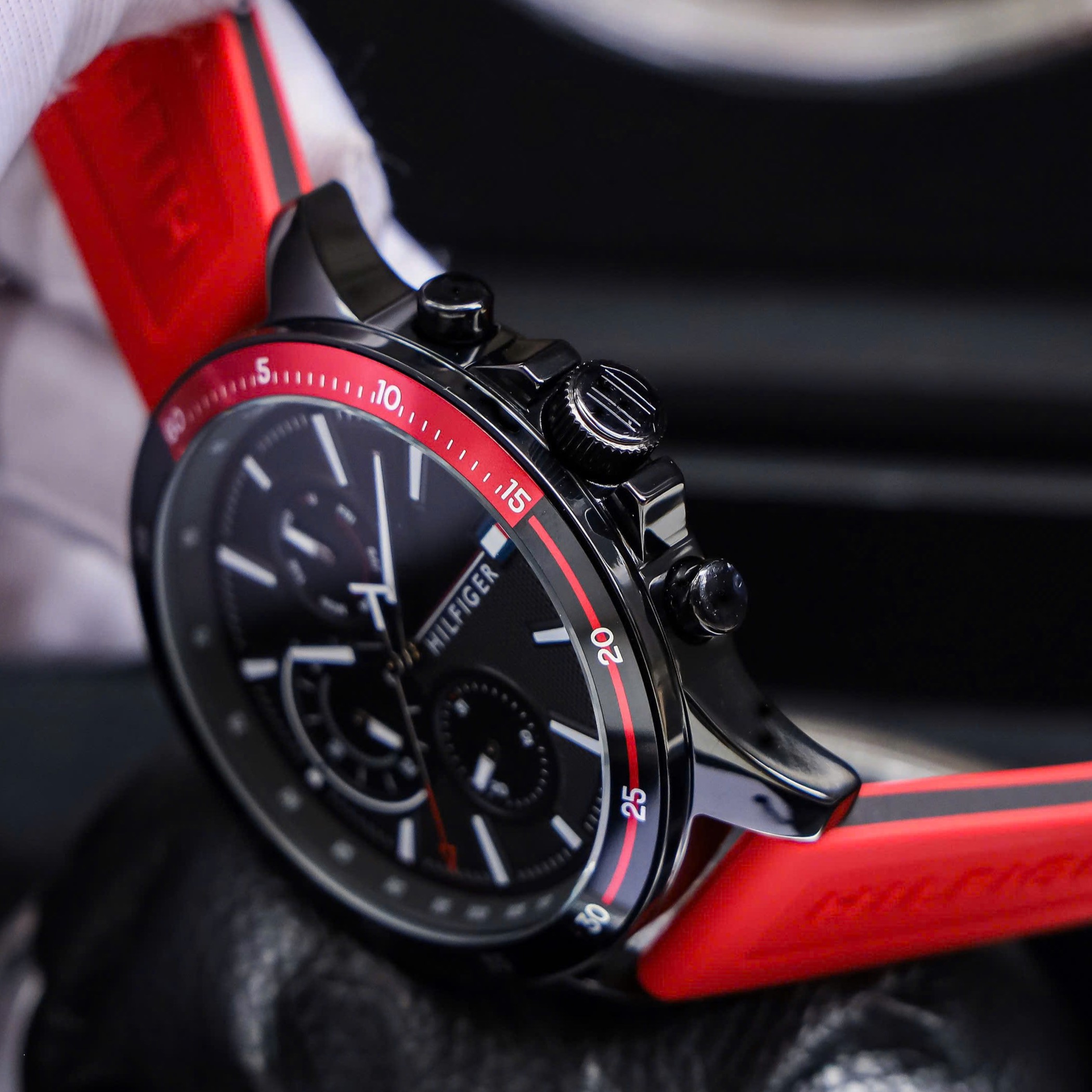 Đồng Hồ Nam Tommy Hilfiger Bank Mens Watch Red Silicone Strap TH1791722 10